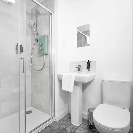 Luxury City Centre 5 Bed House With En-Suite, Bbq, On-Site Parking By Azura Nights Birmingham Exterior photo