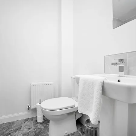 Luxury City Centre 5 Bed House With En-Suite, Bbq, On-Site Parking By Azura Nights Birmingham Exterior photo