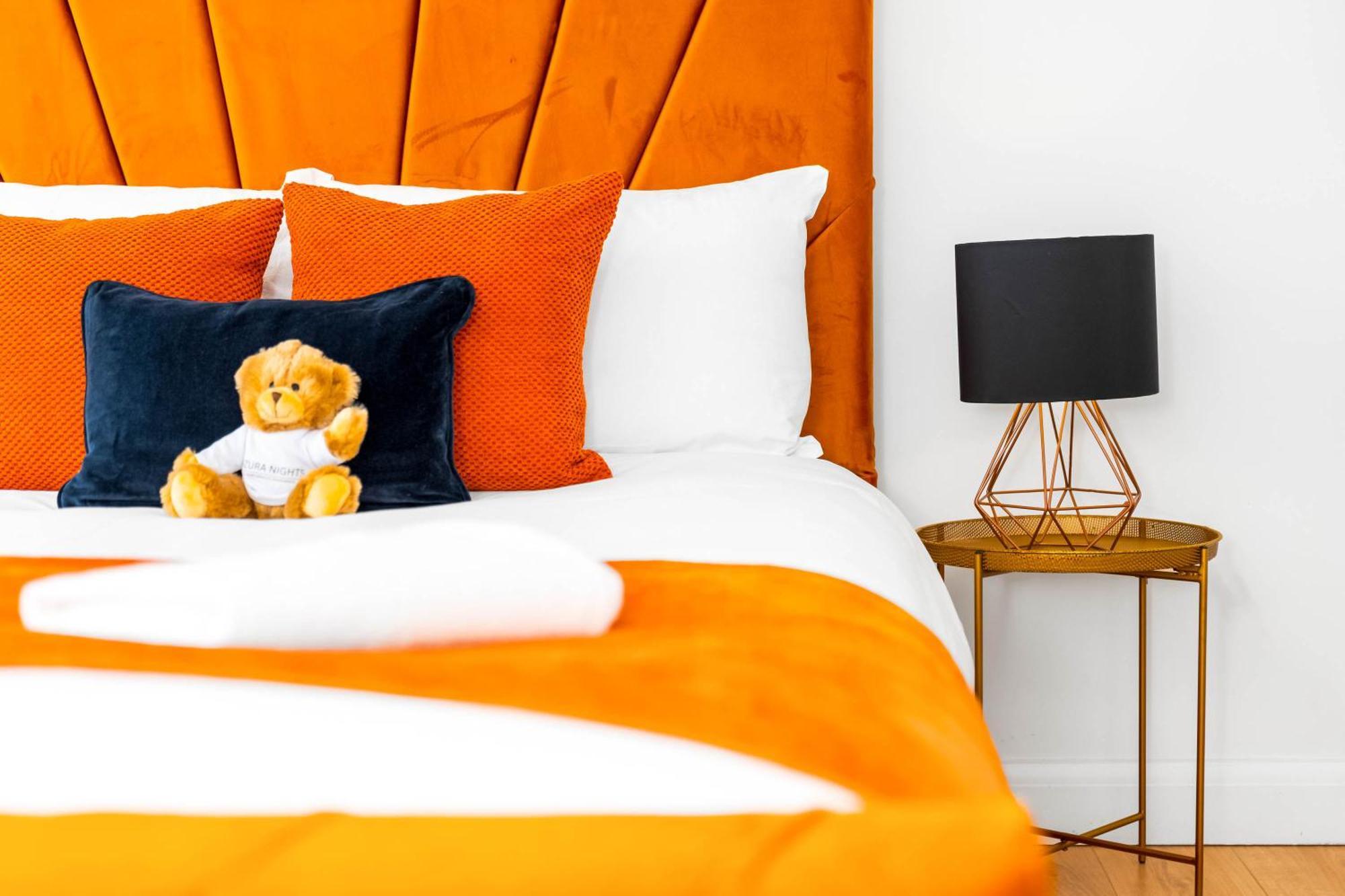 Apartment Luxury Centre 5 Bed House With En-suite, Bbq, On-site Parking By Azura Nights