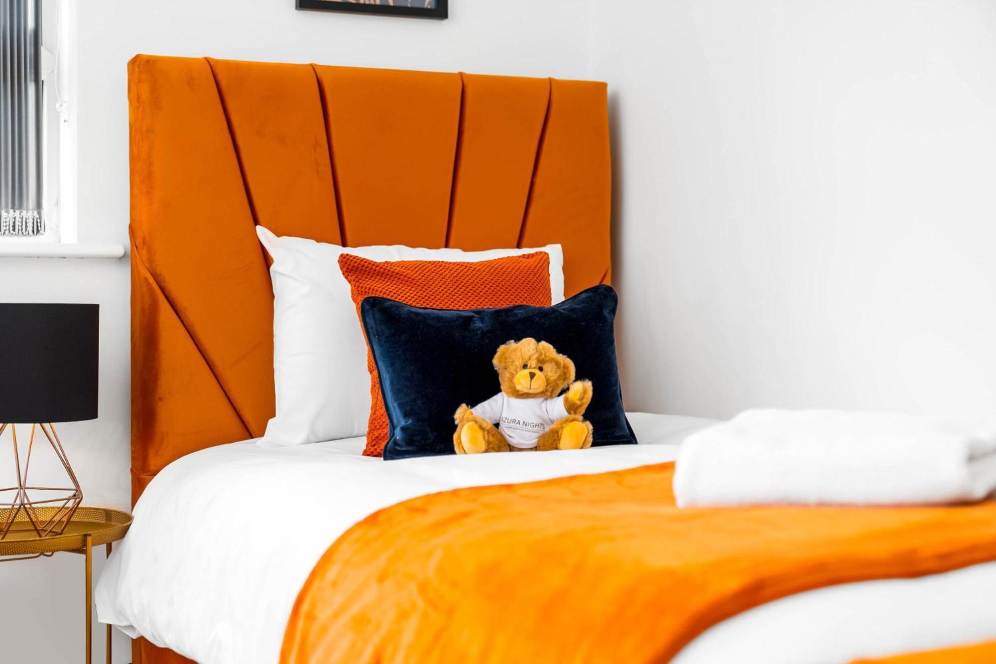 Luxury Centre 5 Bed House With En-suite, Bbq, On-site Parking By Azura Nights