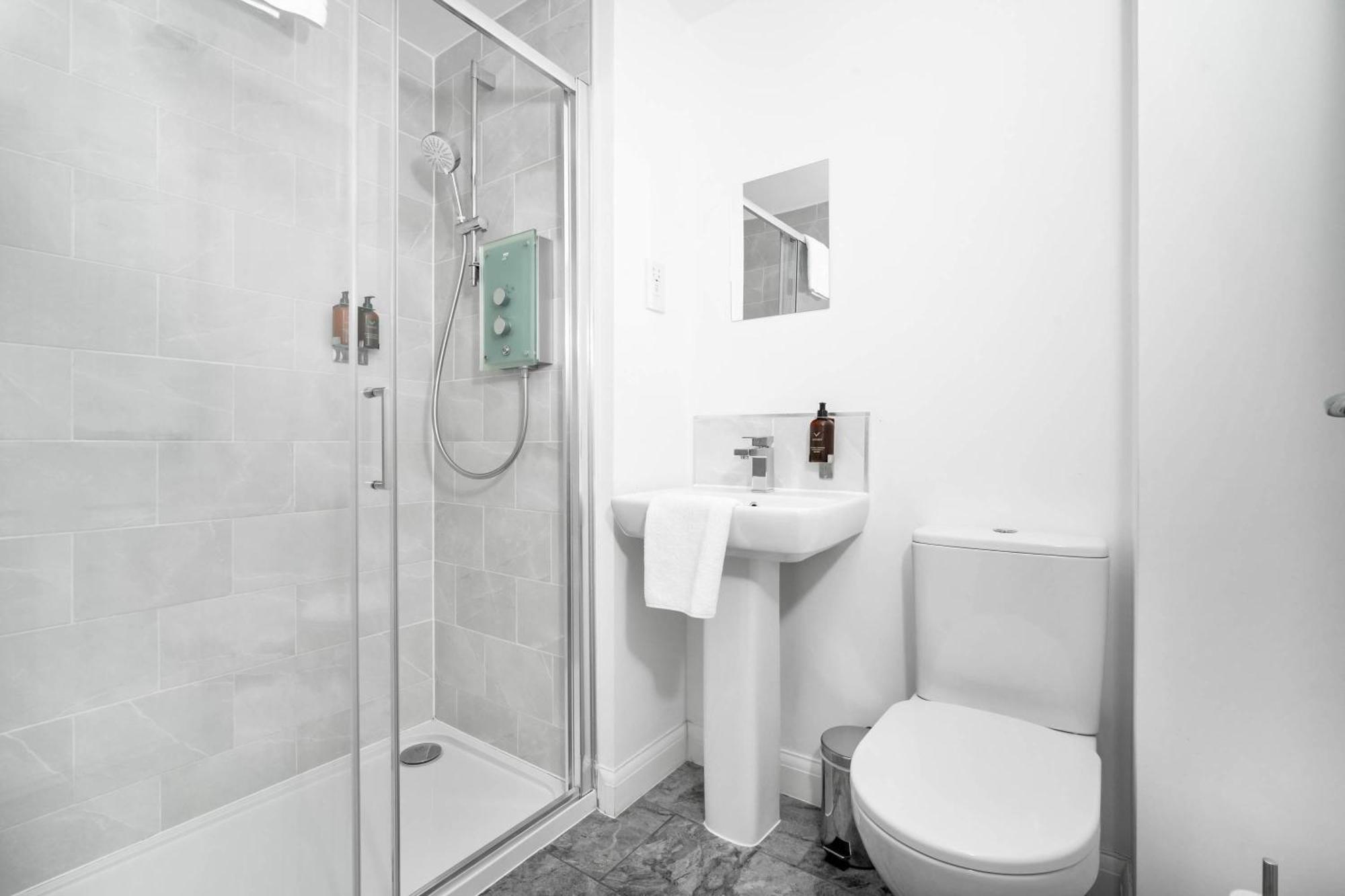 Luxury Centre 5 Bed House With En-suite, Bbq, On-site Parking By Azura Nights * Birmingham