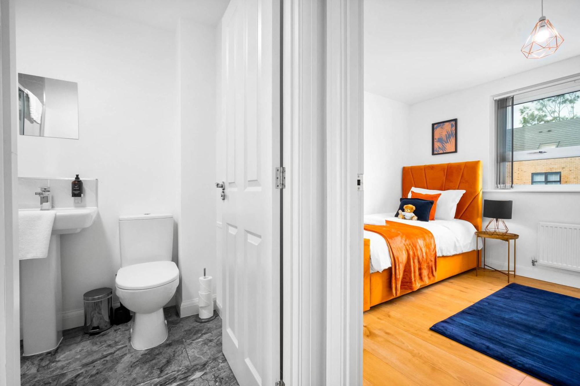 Luxury Centre 5 Bed House With En-suite, Bbq, On-site Parking By Azura Nights