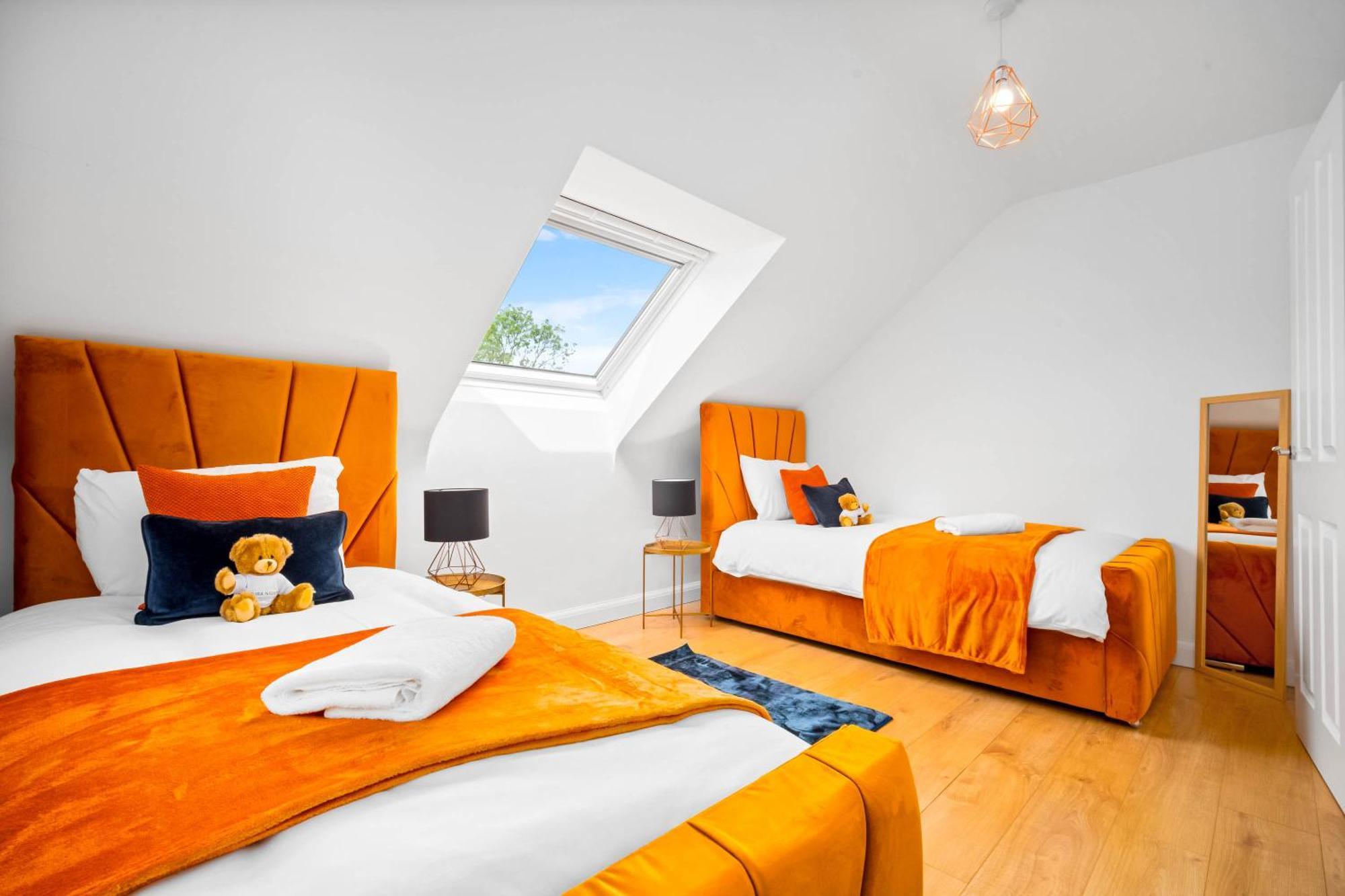 Apartment Luxury Centre 5 Bed House With En-suite, Bbq, On-site Parking By Azura Nights *