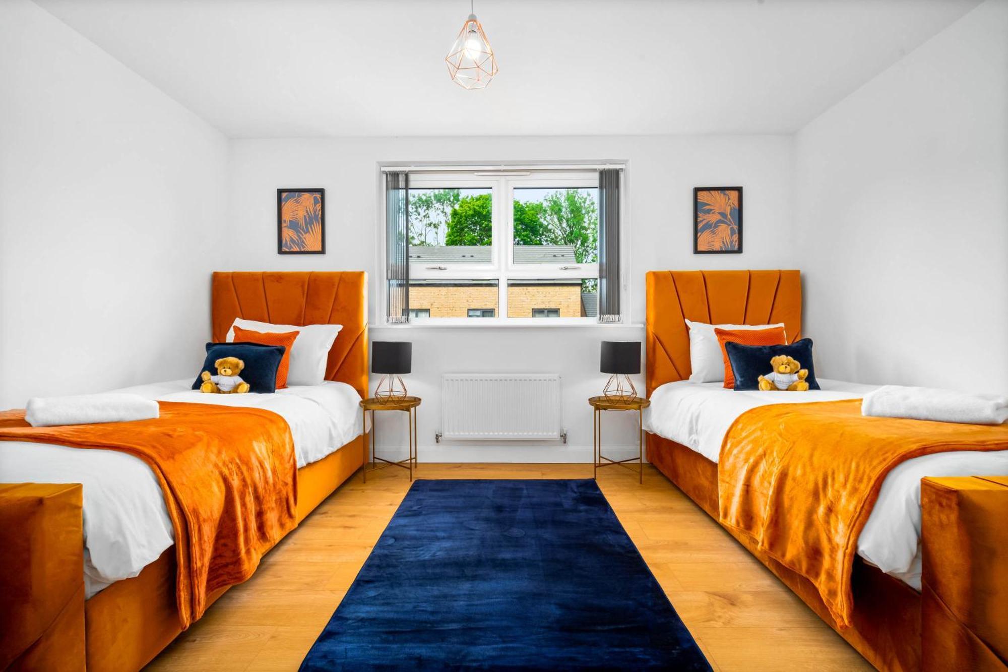 Luxury Centre 5 Bed House With En-suite, Bbq, On-site Parking By Azura Nights *