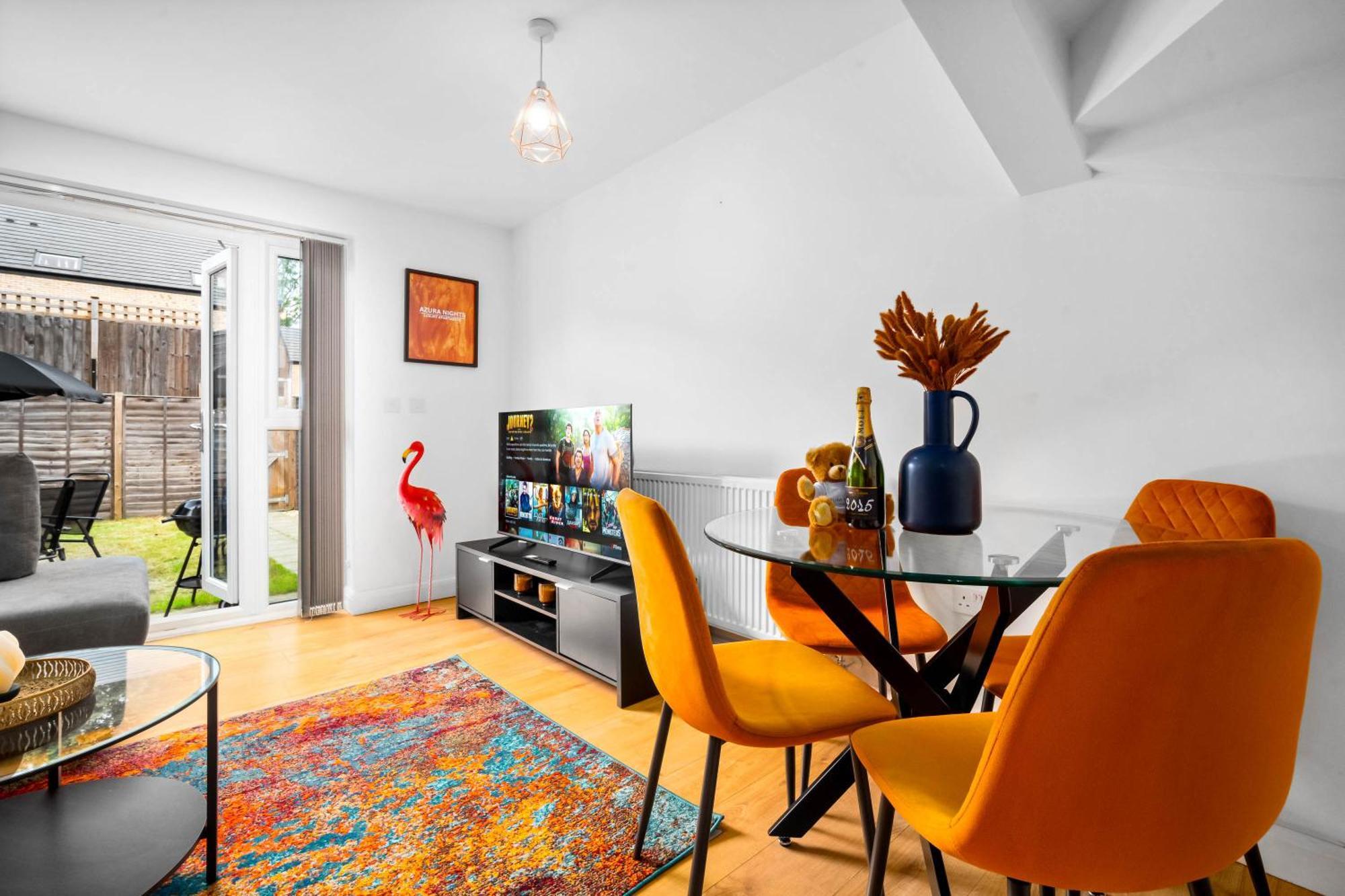 Luxury Centre 5 Bed House With En-suite, Bbq, On-site Parking By Azura Nights Apartment