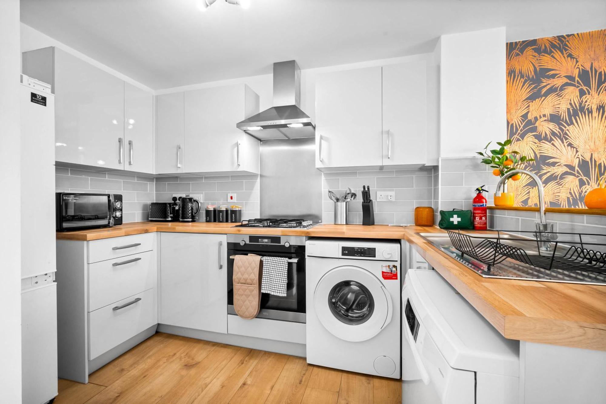 Apartment Luxury Centre 5 Bed House With En-suite, Bbq, On-site Parking By Azura Nights